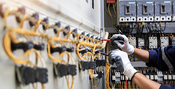 Professional Electrician technician working in Kingsland, TX